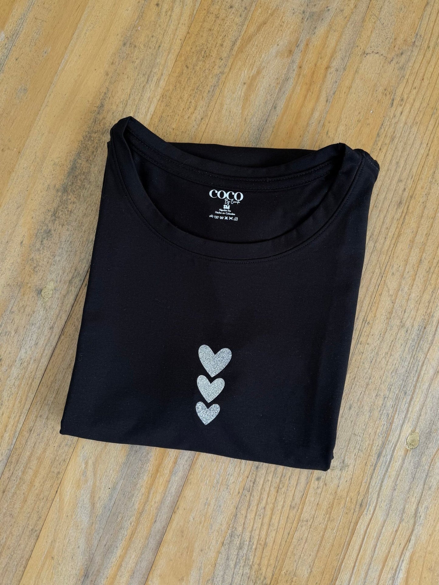 Camiseta tres corazones