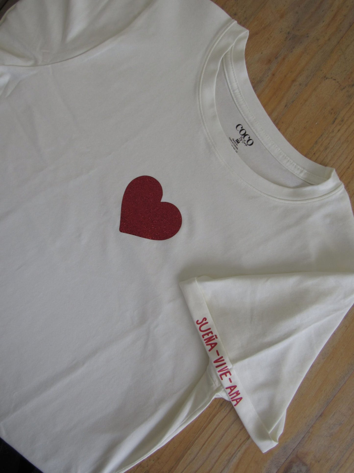 Camiseta sueña, vive, ama