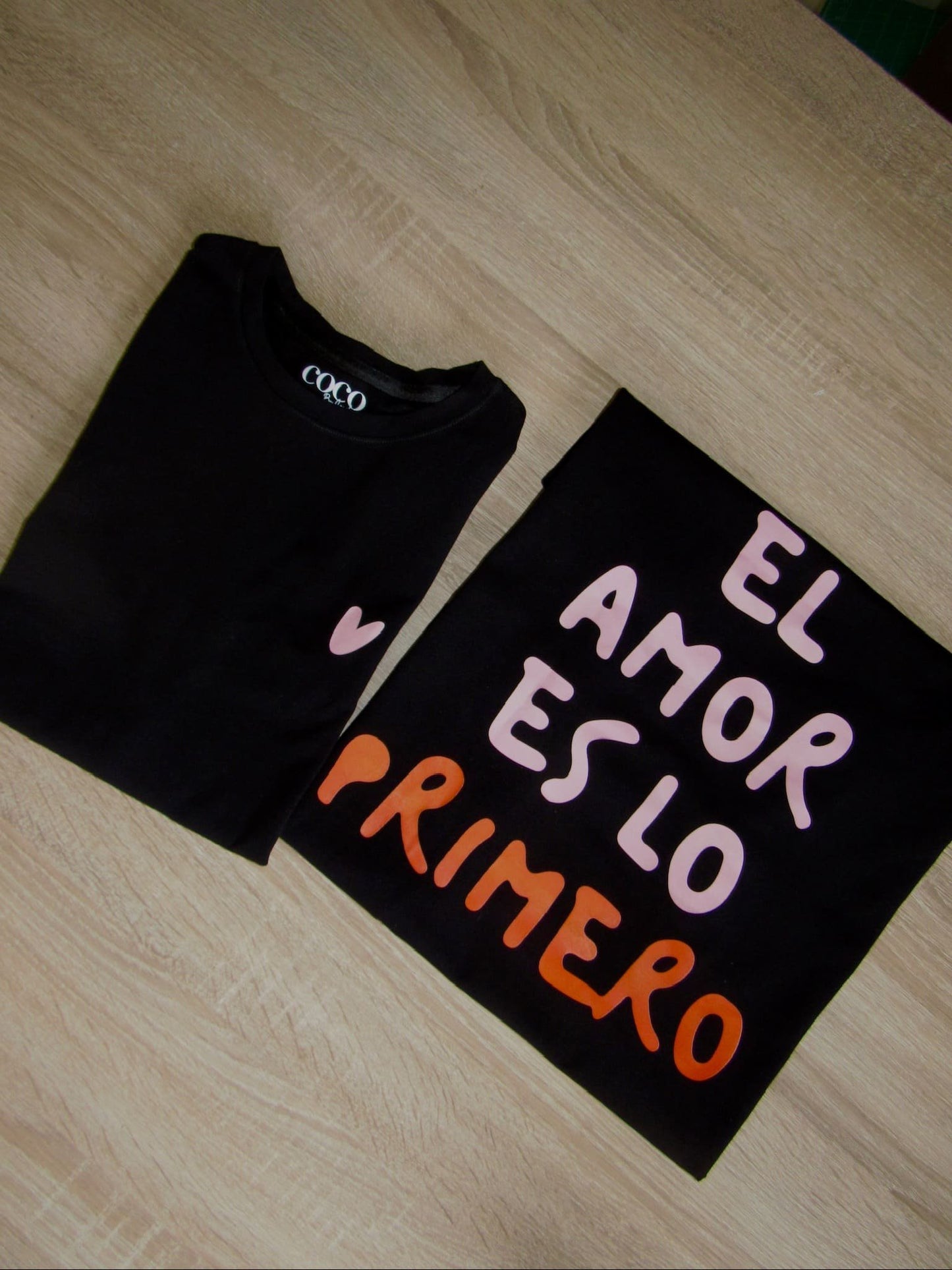 Camiseta el amor es lo primero